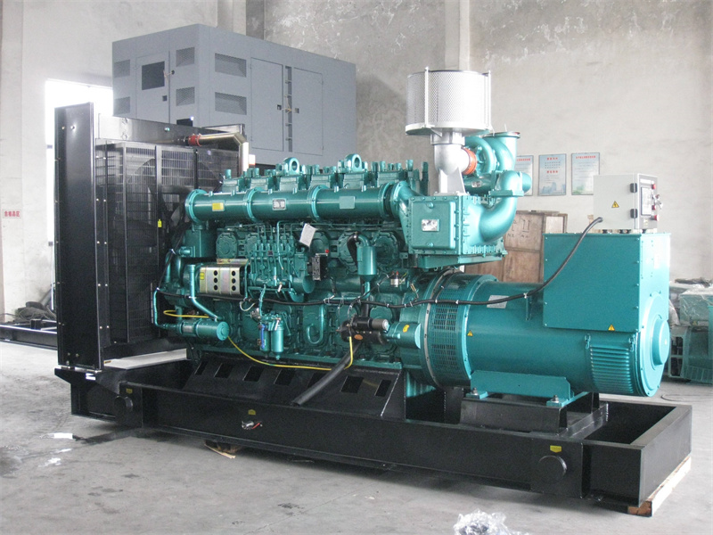 东风200KW 柴油发电机的油耗是多少？