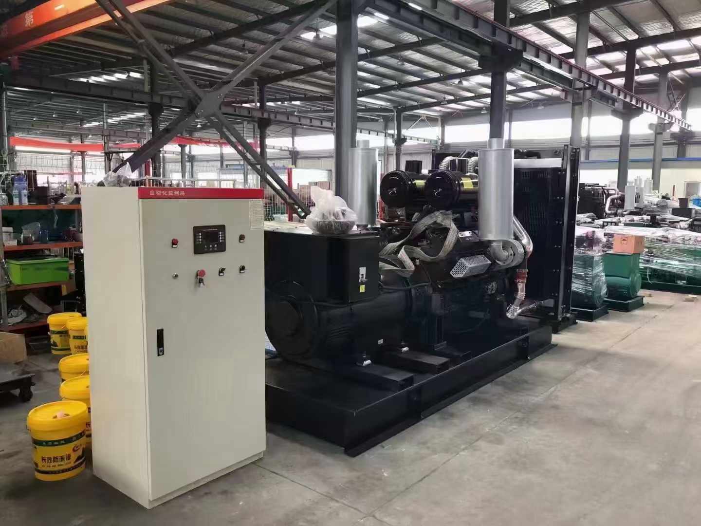 东风柴油发电机运行时的噪音和振动水平如何？