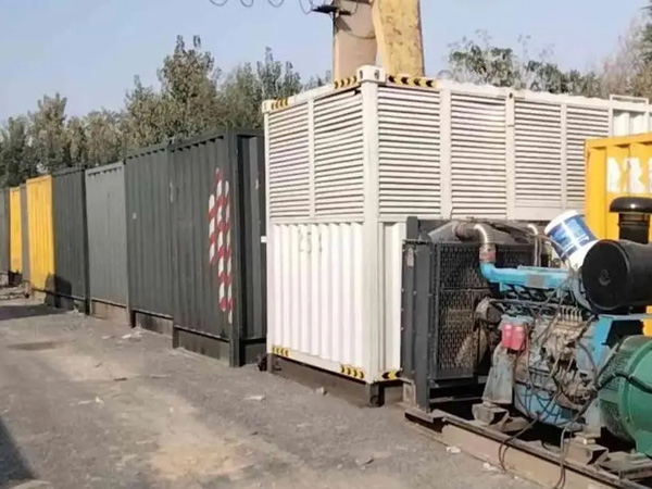 东风200KW柴油发电机机组每小时油耗是多少？