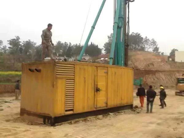 东风如何判断水冷式机油散热器密封件是否需要更换？